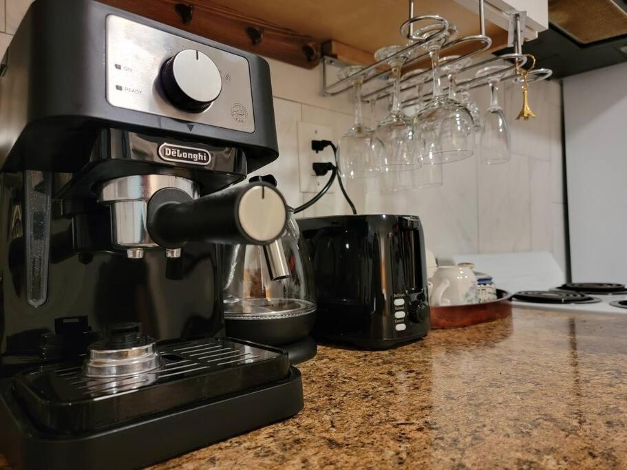 Comfy And Chic Boston Apartment! Free Parking Екстериор снимка